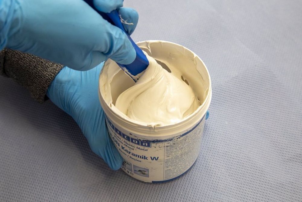 WEICON Ceramic W mineral-filled epoxy resin system for wear protection coating